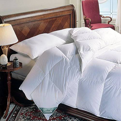 White 120 inch x 98 inch Down Alternative Comforter M6418