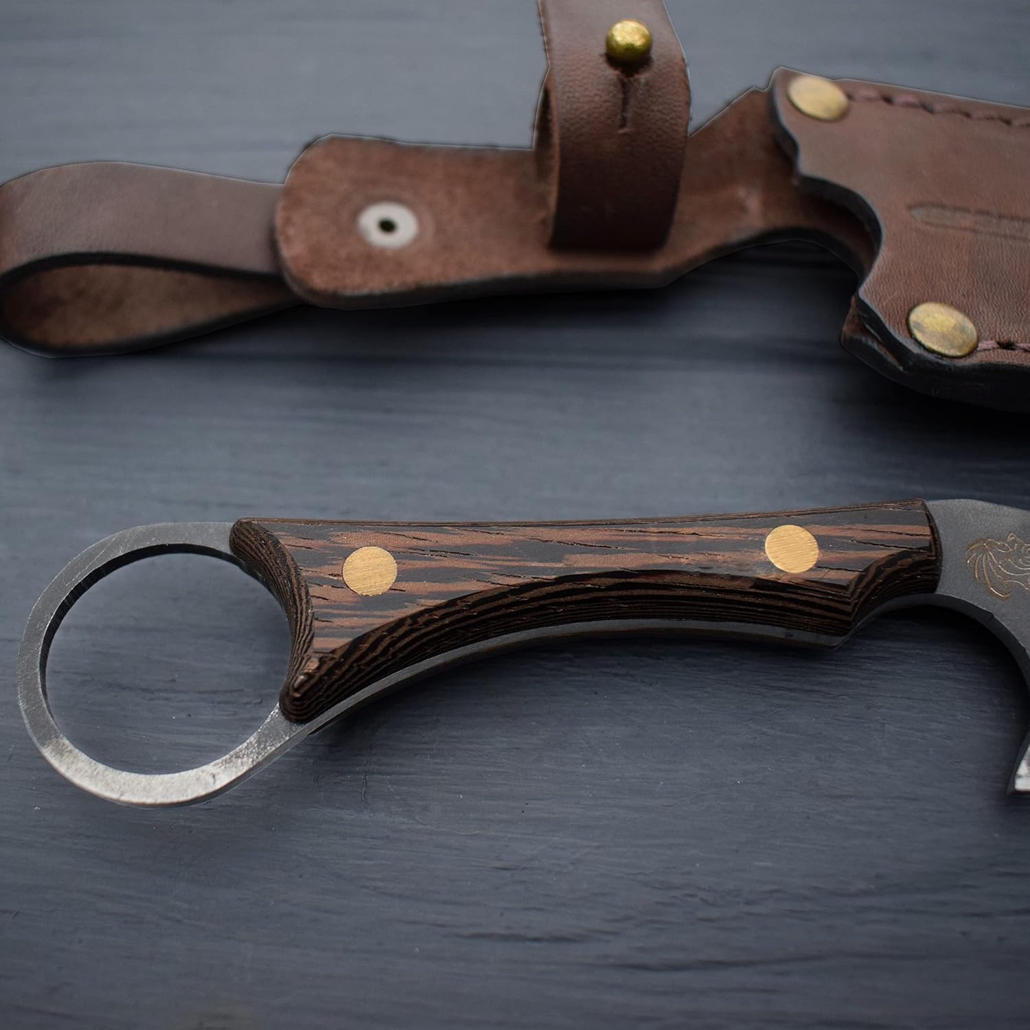 Fixed blade knife made of Stainless Steel with Wenge Wood Handle and Leather Sheath S100031
