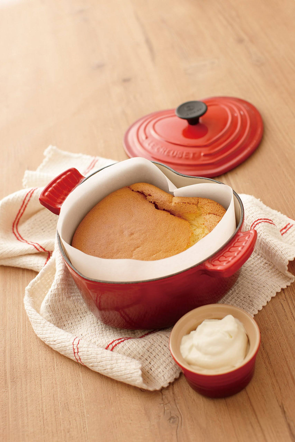 Red Enameled Cast-Iron 2-Quart Heart Casserole F509