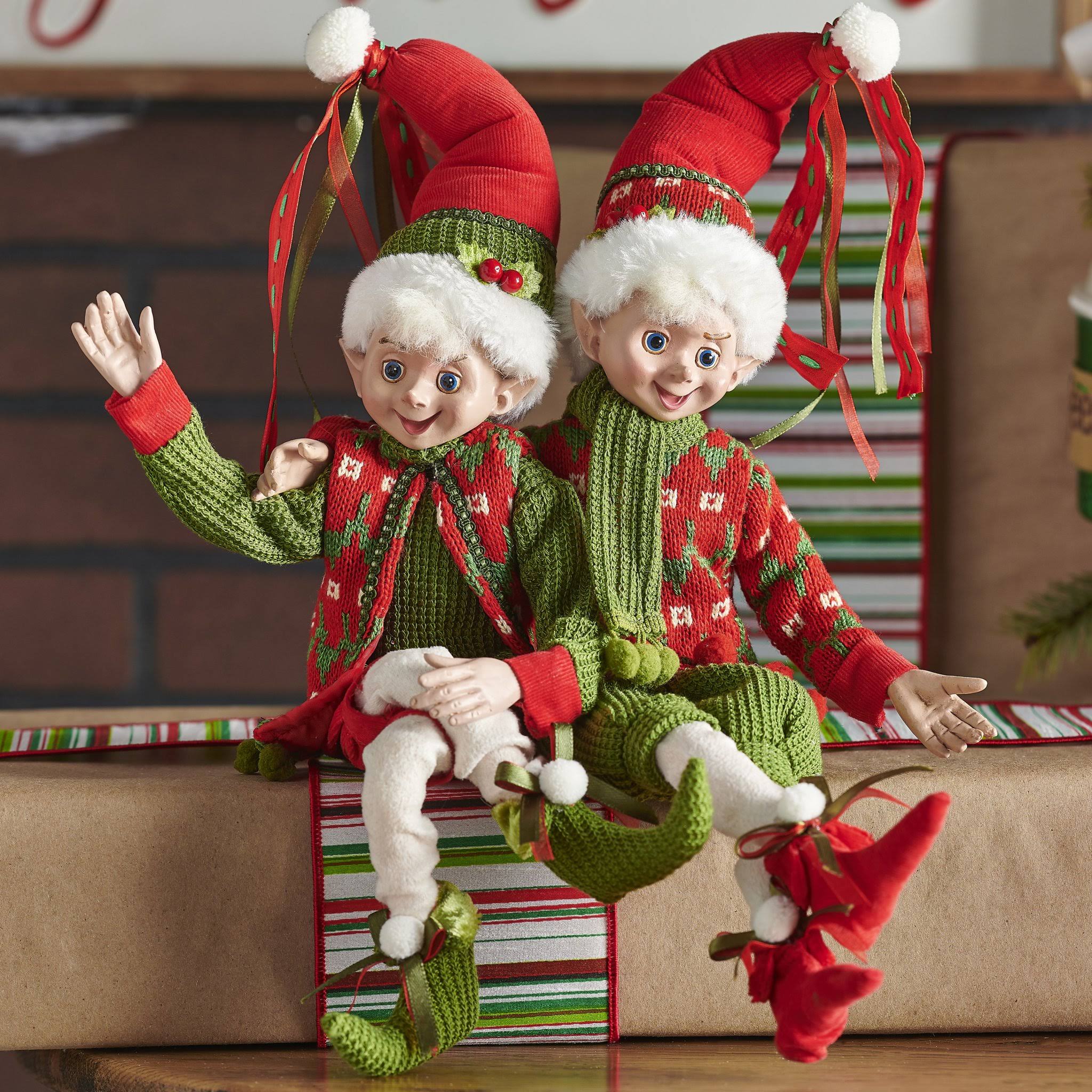 16x22 Red and Green Holly Posable Elf Set E1048