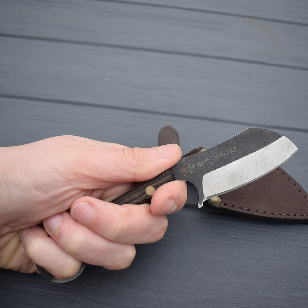 Fixed blade knife made of Stainless Steel with Wenge Wood Handle and Leather Sheath S100031