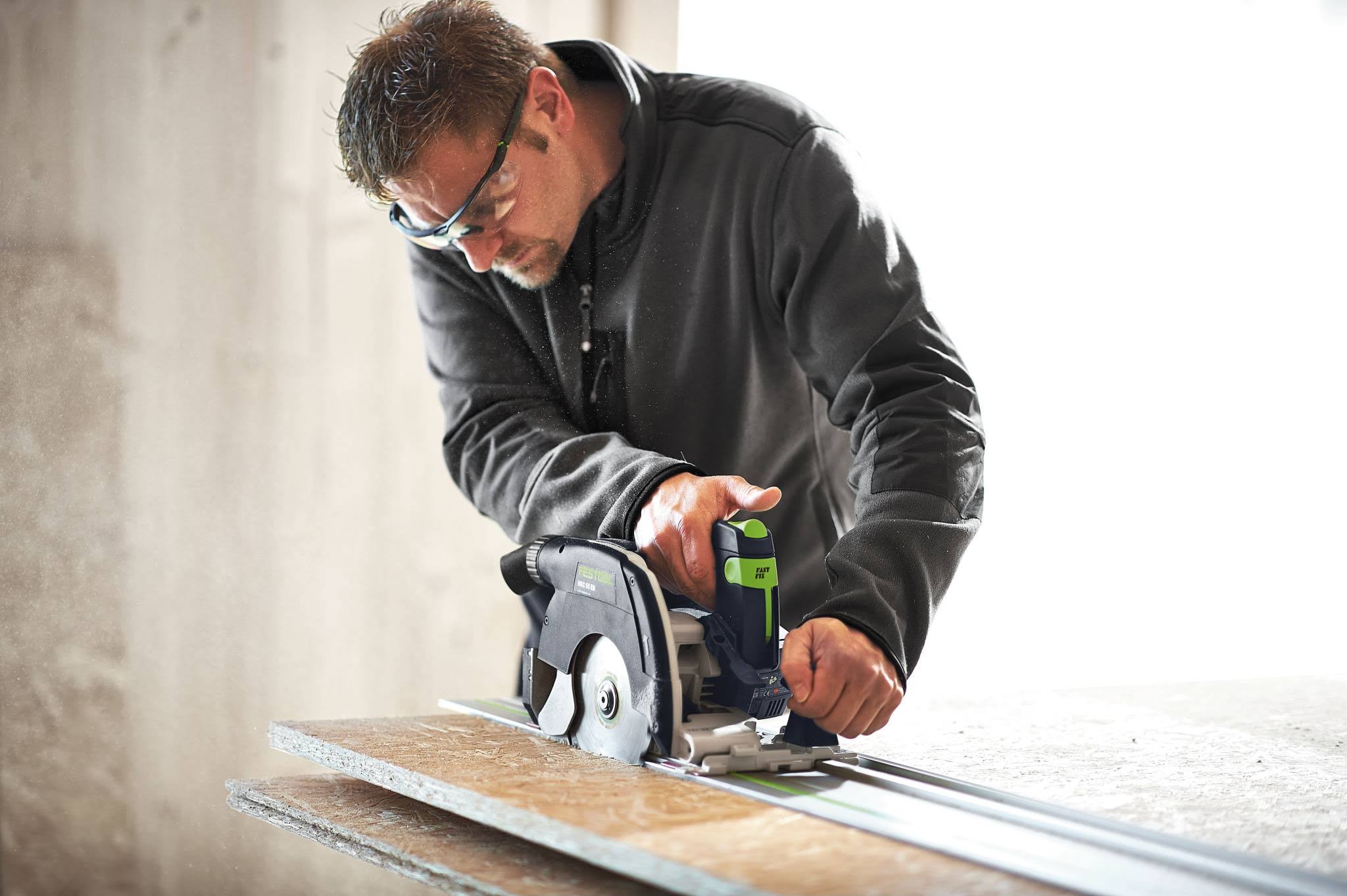 Cordless Carpentry Saw Y9206