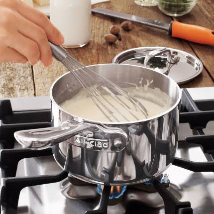4 qt Stainless Steel Saucepan with Lid Q90093