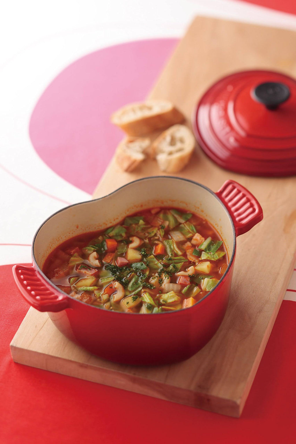 Red Enameled Cast-Iron 2-Quart Heart Casserole F509