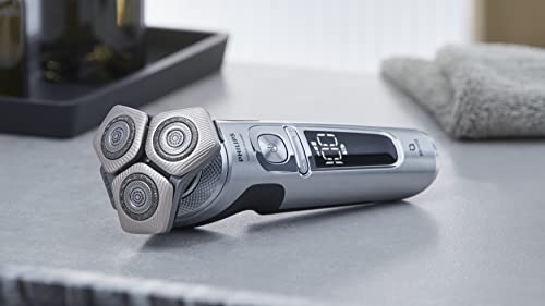 Wet and Dry Electric Shaver with SkinIQ E75442