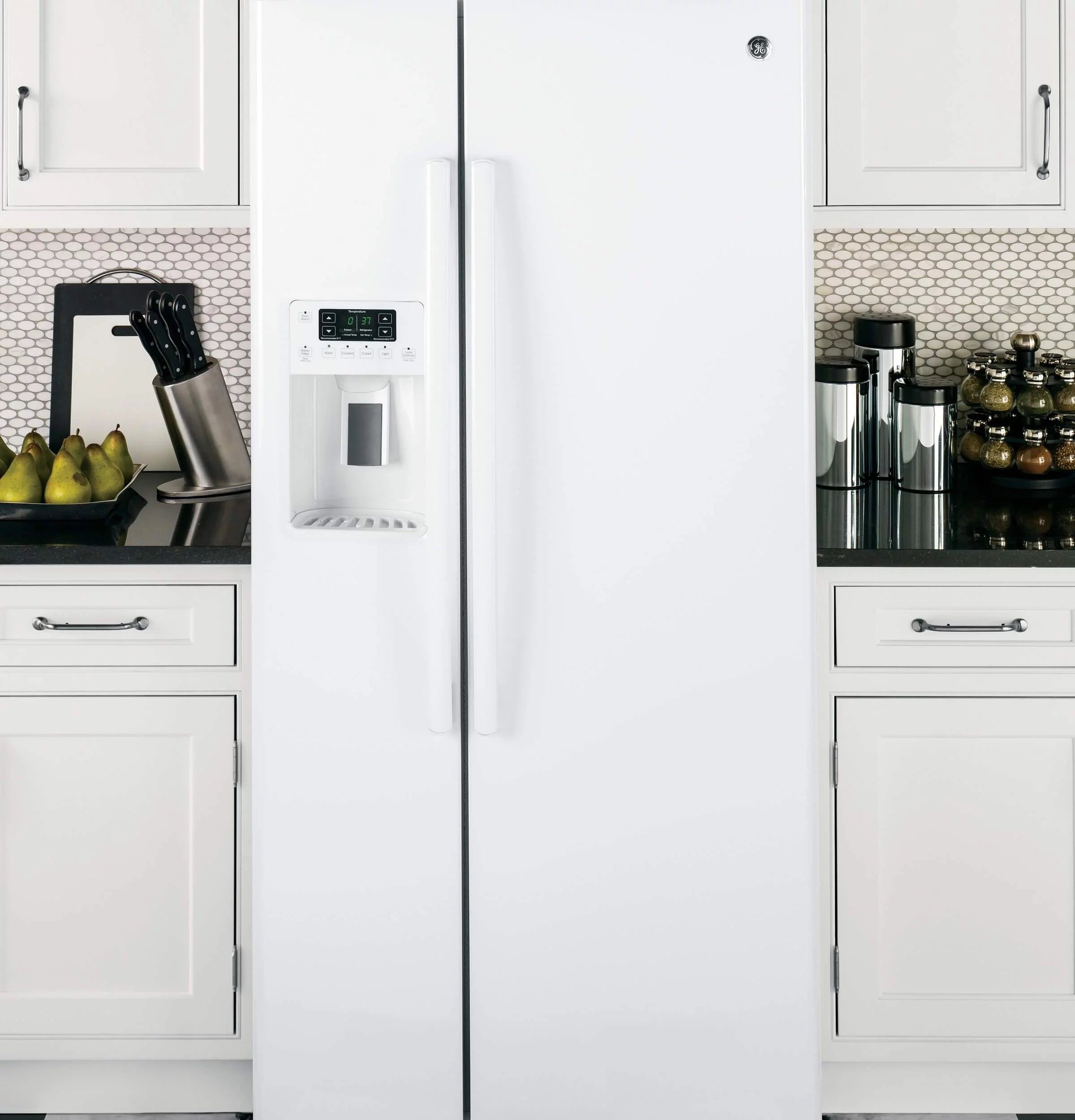 White 33 Inch Freestanding Side by Side Refrigerator O61218